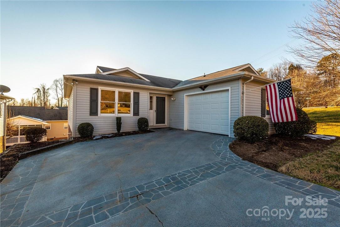 202 Autumn Cir., Lenoir, NC 28645