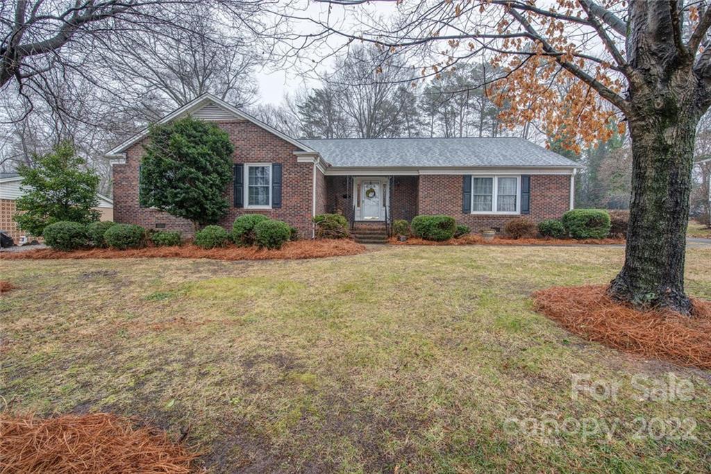 636 Burtonwood Dr., Gastonia, NC 28054