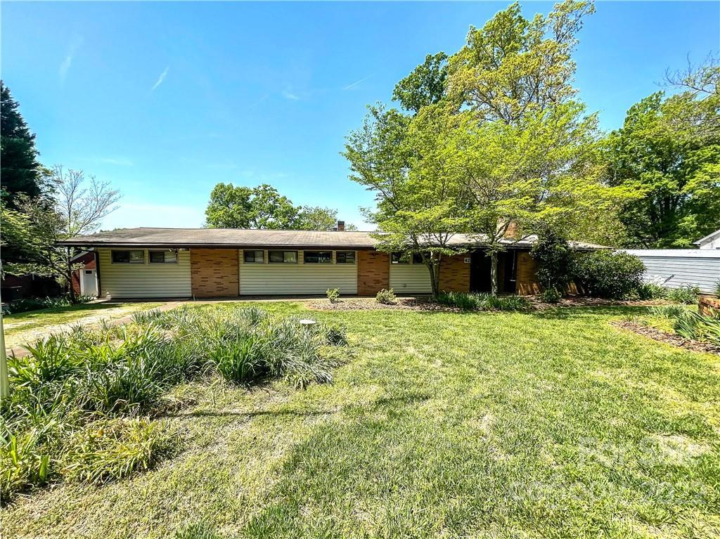 42 Hickory St., Badin, NC 28009