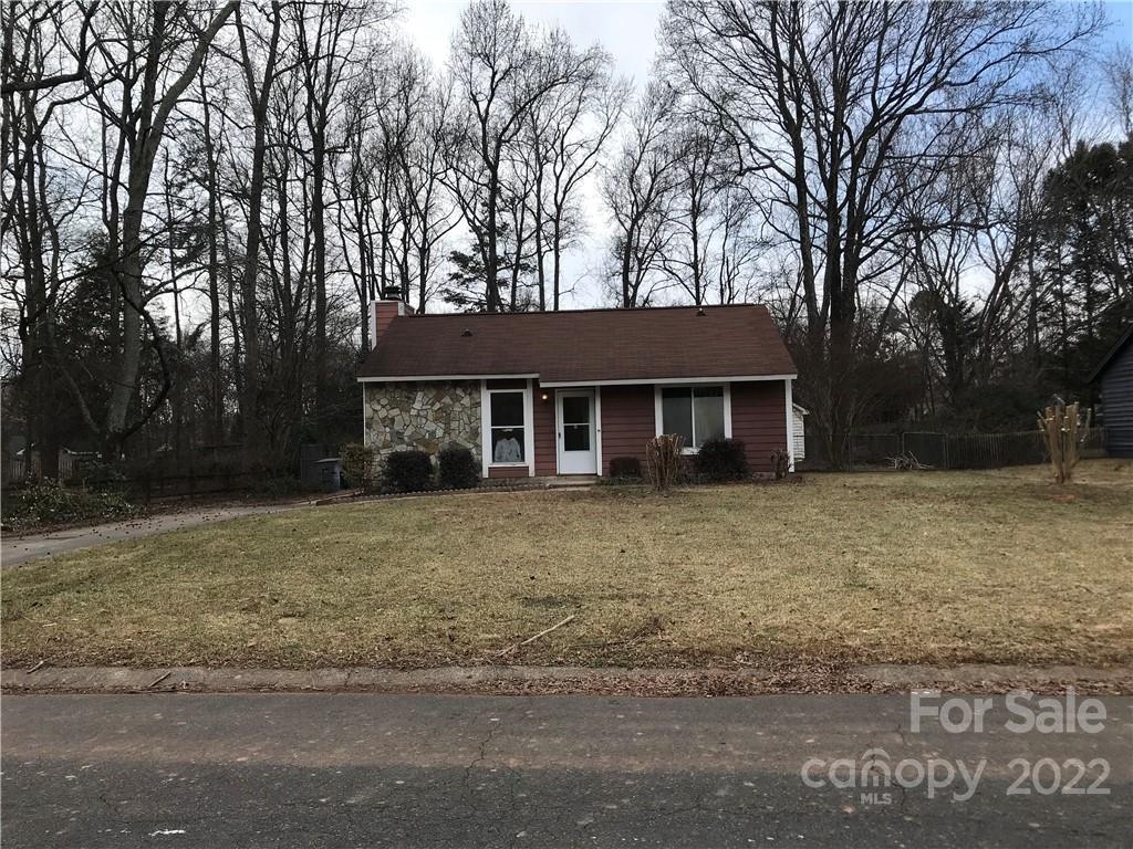 6615 Woodwedge Dr., Charlotte, NC 28227