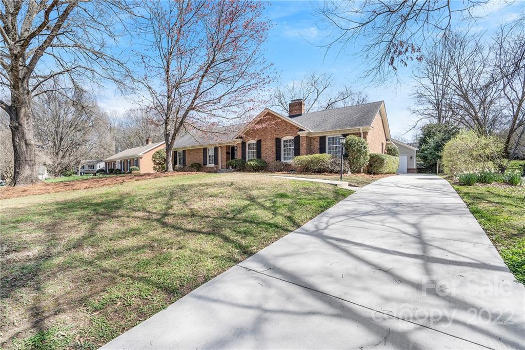 4925 Charmapeg Ave., Charlotte, NC 28211