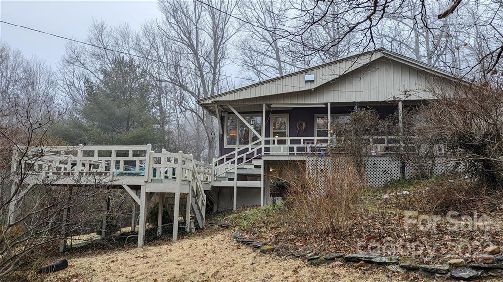 569 Far Away Hills Rd., Lake Toxaway, NC 28712