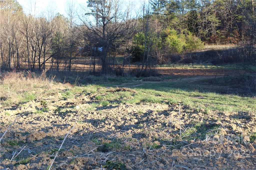 332 Parris Rd., Rutherfordton, NC 28139