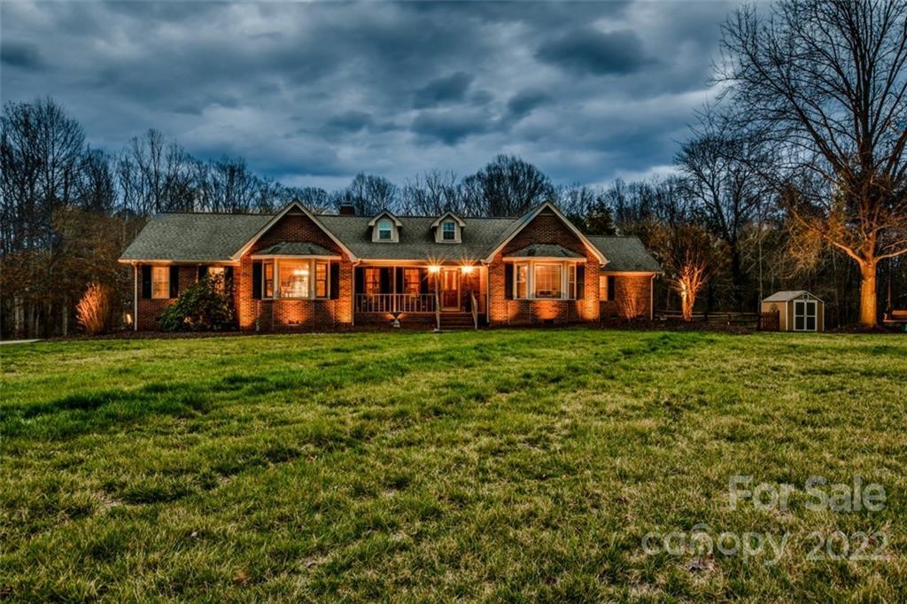 129 Live Oak Ln., Mooresville, NC 28115
