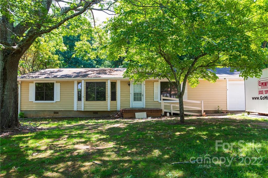 10 Crestview Ct., Asheville, NC 28806