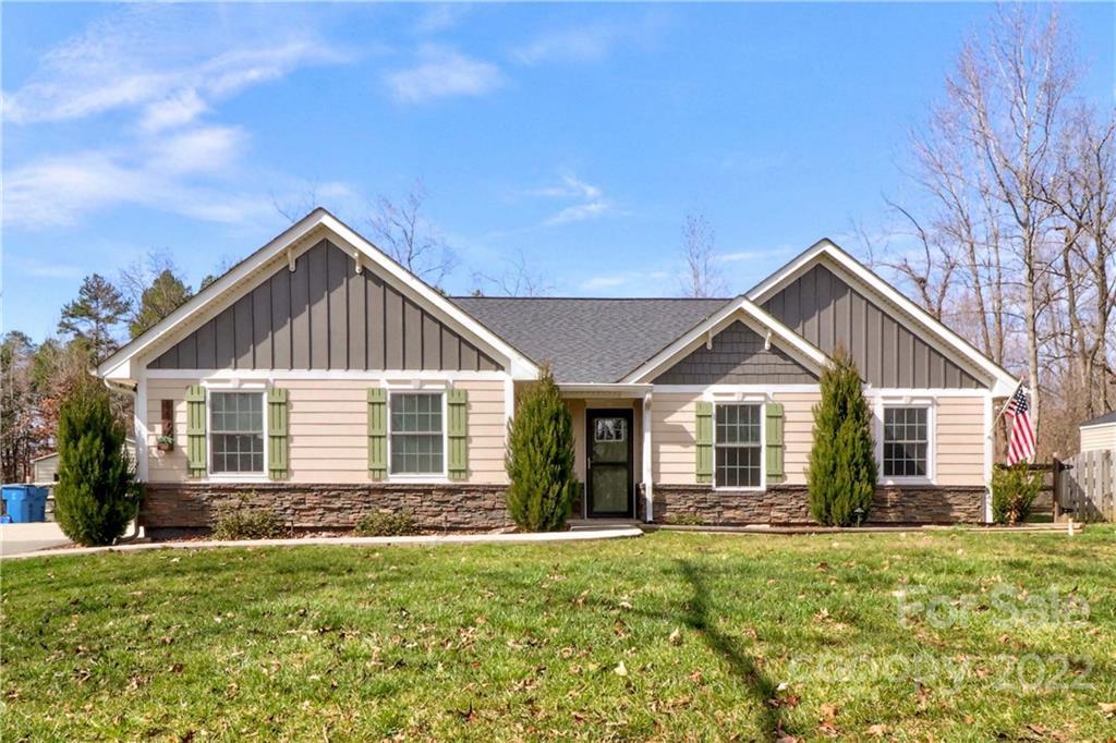 4499 Enoch Dr., Sherrills Ford, NC 28673