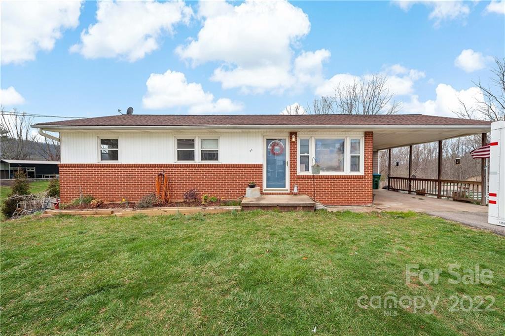 25 Wedgefield Dr., Asheville, NC 28806