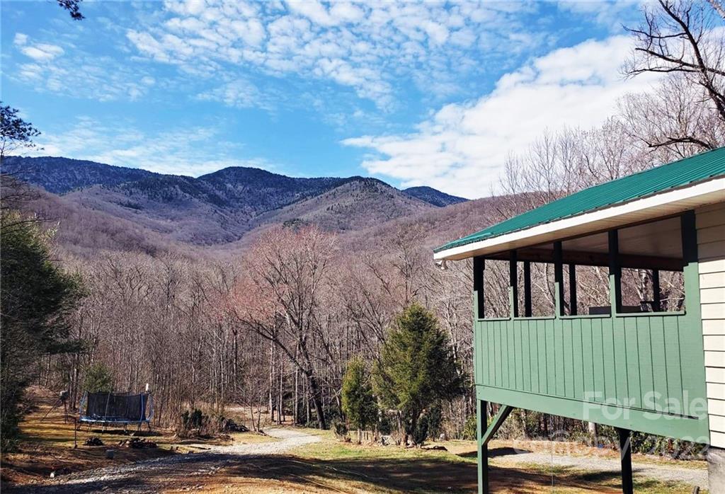 219 Raven Rock Ln., Burnsville, NC 28714