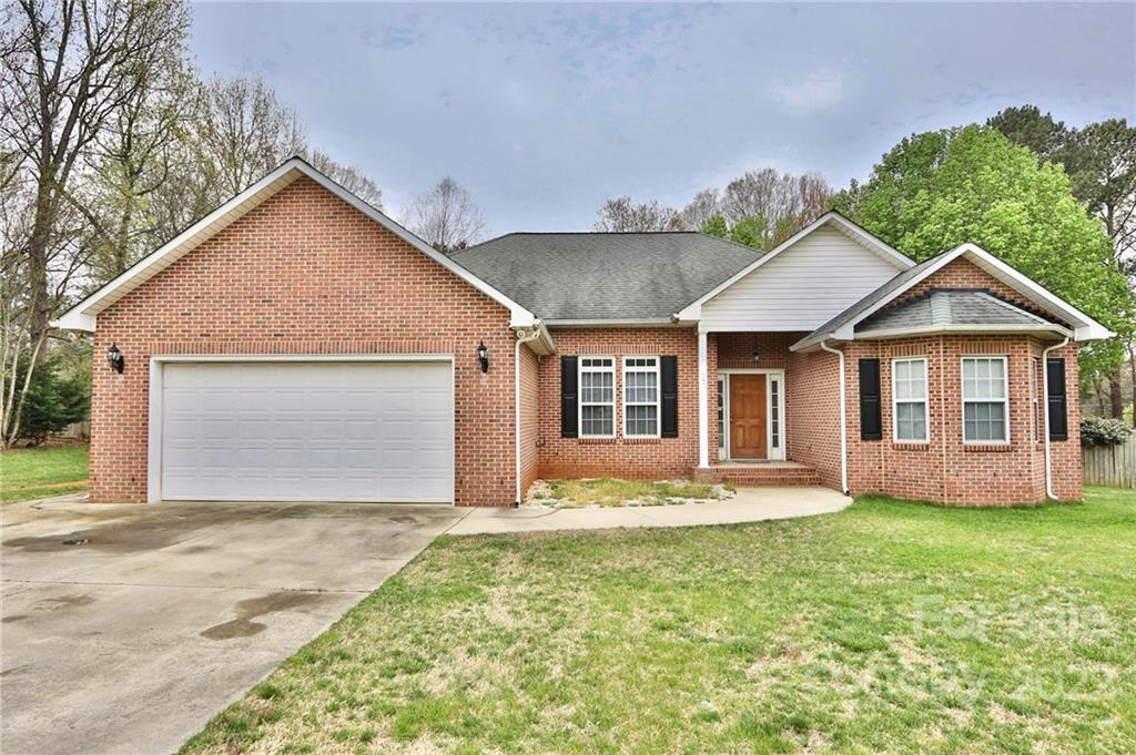 645 White Oaks Rd., Mooresville, NC 28115