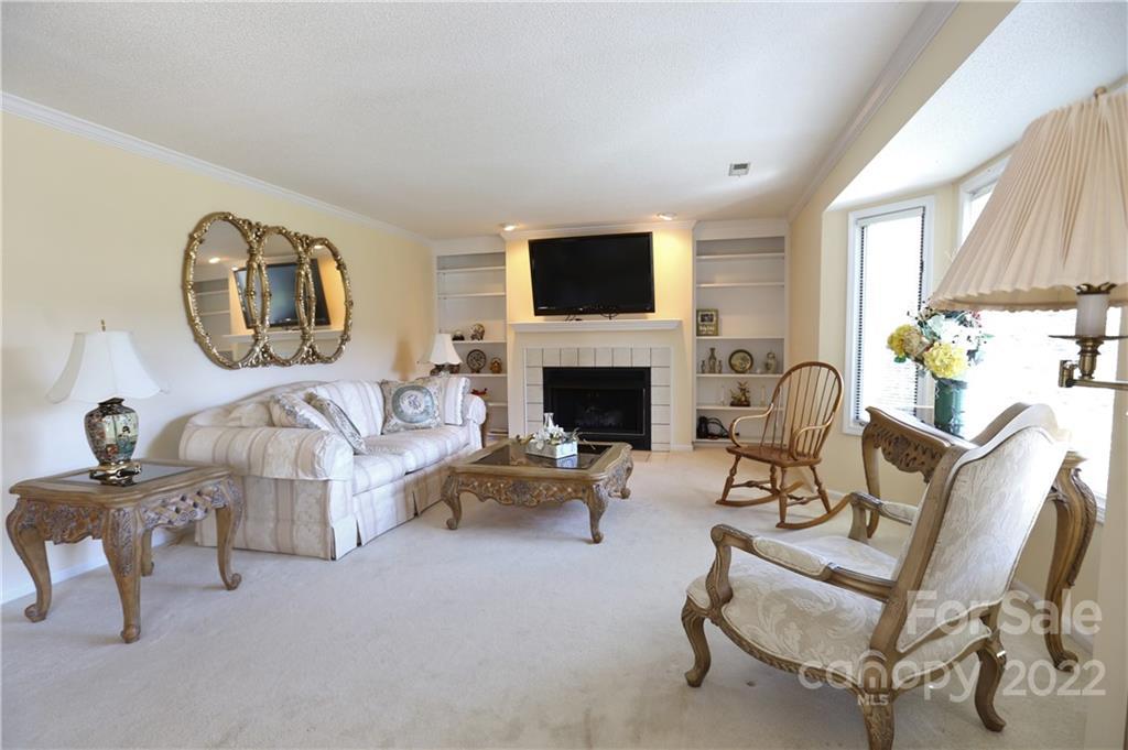 111 Bluffview Ln., Flat Rock, NC 28731