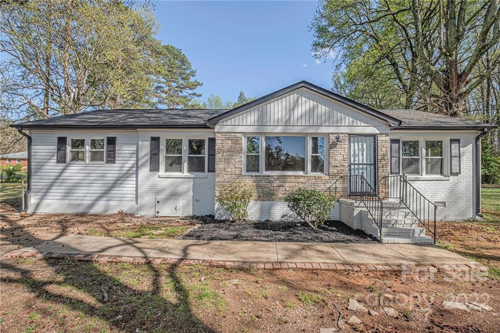 2525 Pickway Dr., Charlotte, NC 28269