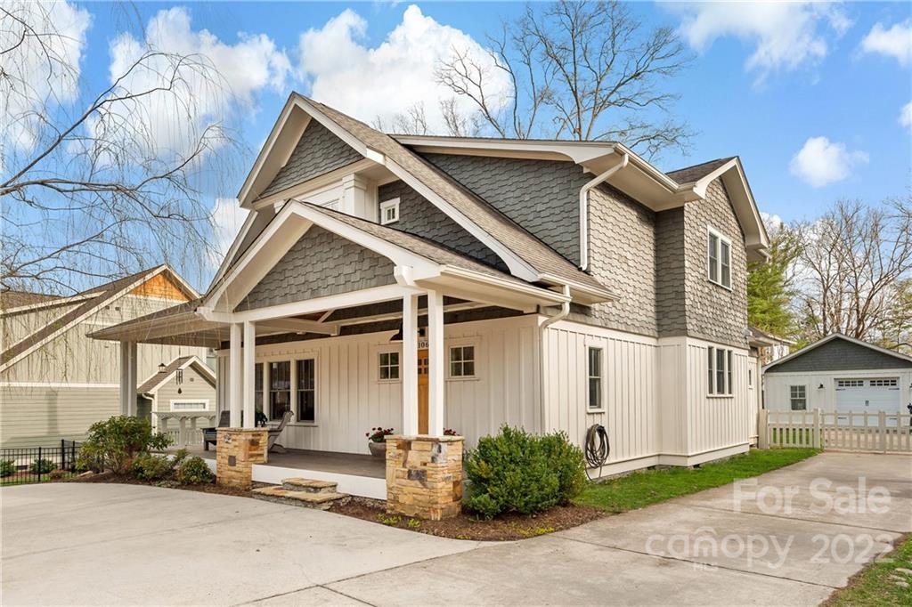 106 4th St., Black Mountain, NC 28711
