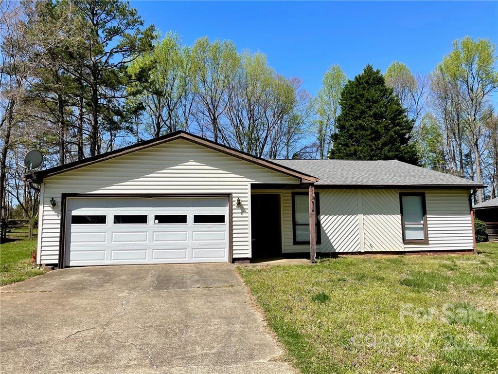 6321 Lake Forest Rd., Charlotte, NC 28227