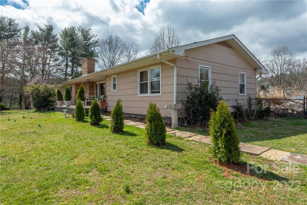 23 Forest Creek Dr., Asheville, NC 28806