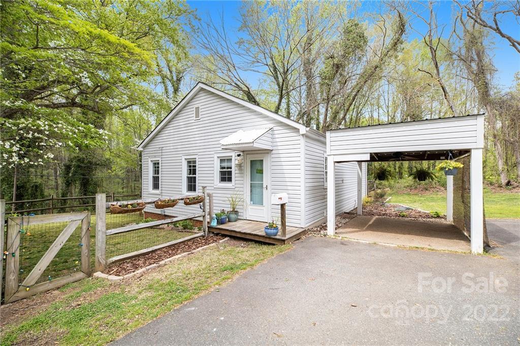 387 N Academy St., Mooresville, NC 28115