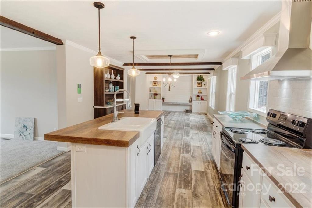 1205 Saunook Rd., Waynesville, NC 28786