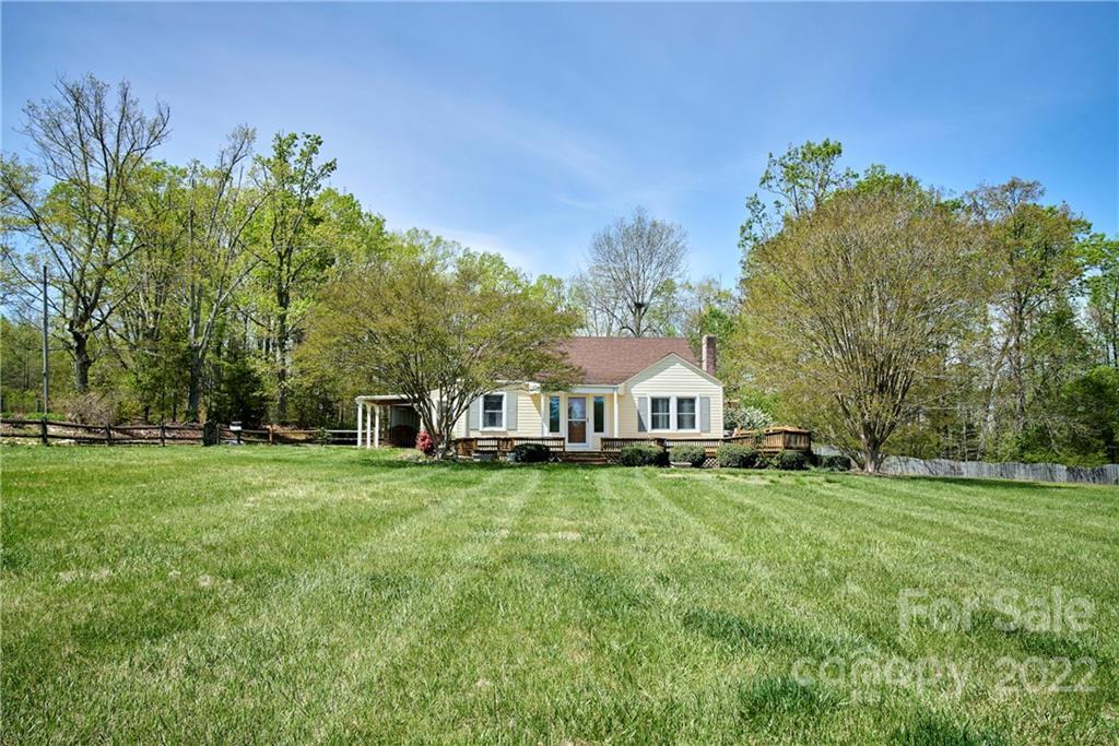 1902 Lynnwood Dr., Statesville, NC 28677