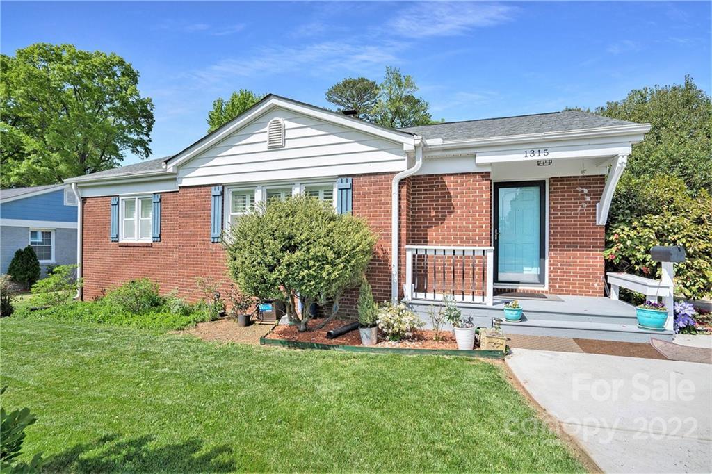 1315 Dresden Dr., Charlotte, NC 28205