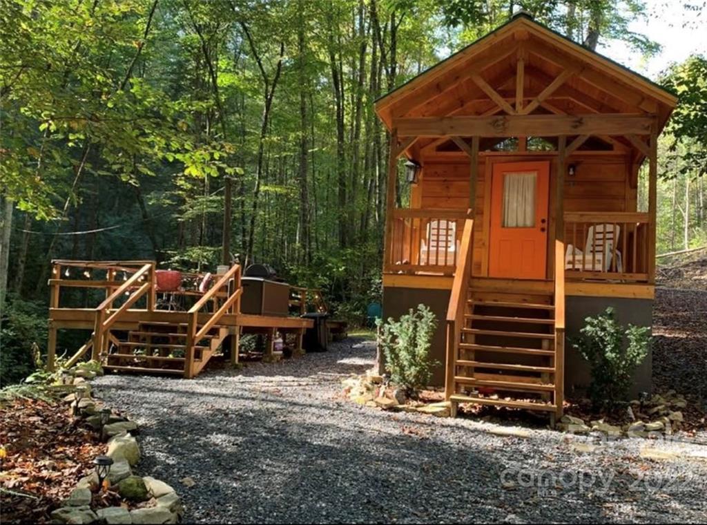 10035 White Oak Rd., Waynesville, NC 28785