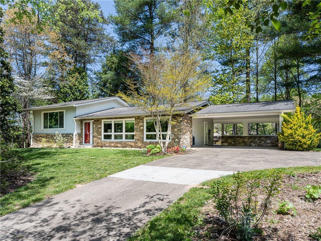 77 W Fox Chase Rd., Asheville, NC 28804