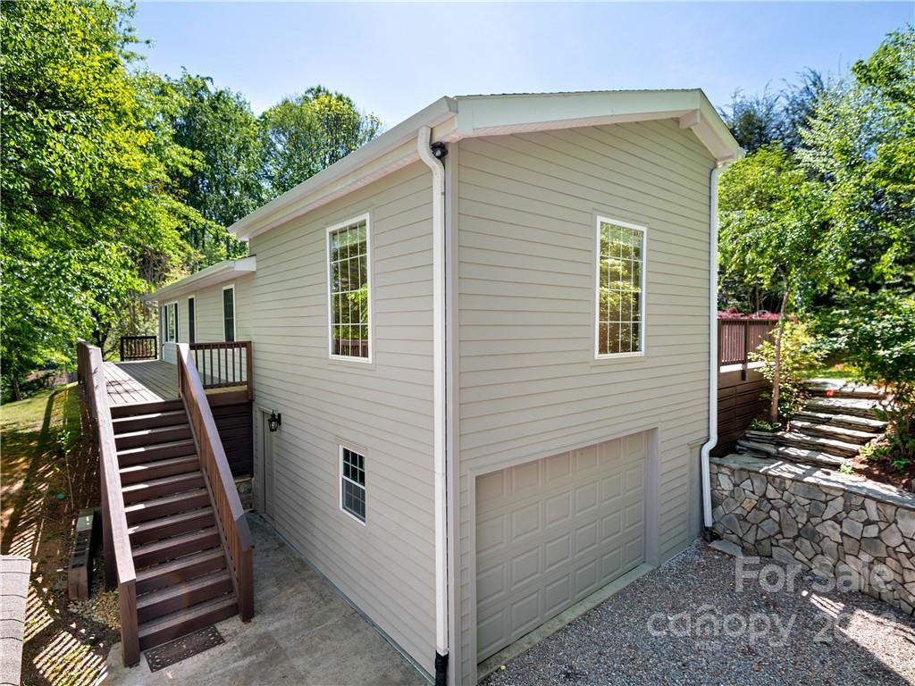 20 Sharpes Cove Rd., Leicester, NC 28748