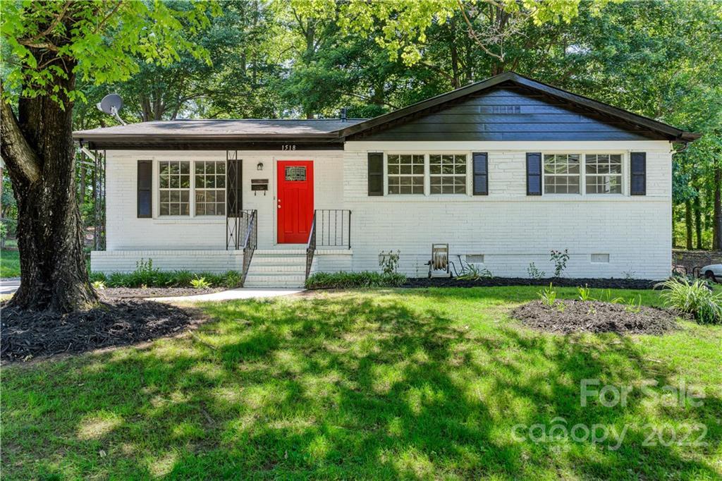 1518 Lanewood Pl., Charlotte, NC 28208