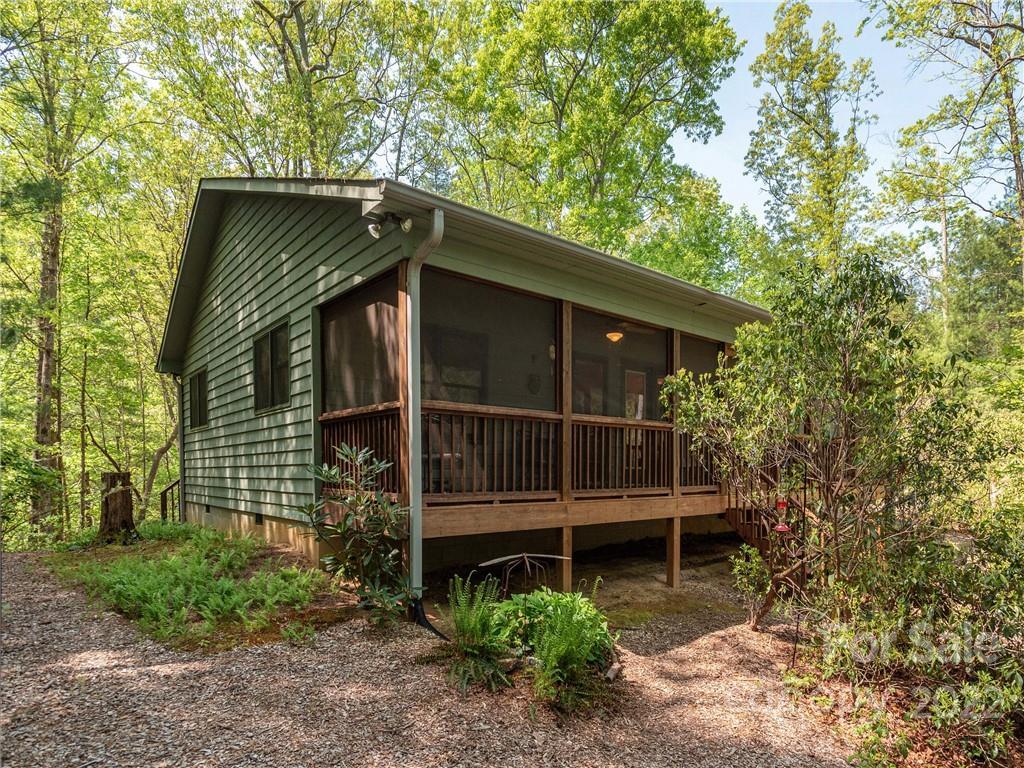 322 Big Raven Ln., Saluda, NC 28773