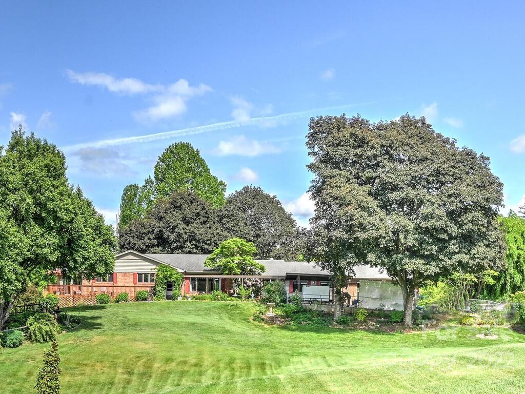 22 Blue Ridge Acres Rd., Asheville, NC 28806