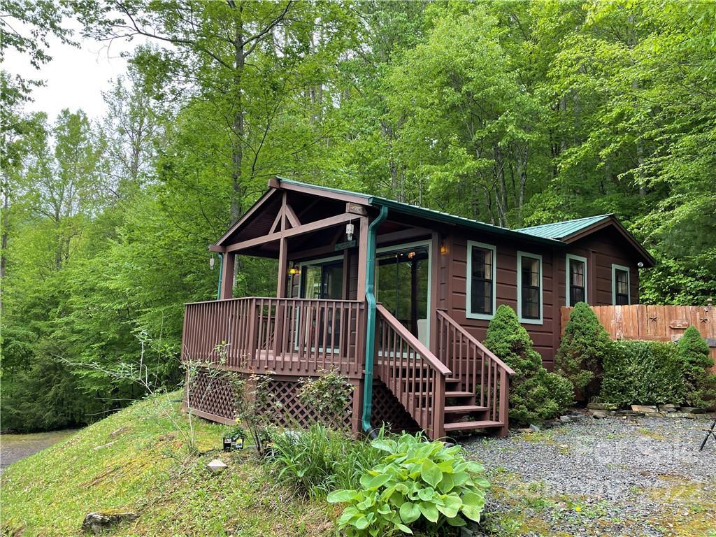 393 Dancing Leaf Rd., Bakersville, NC 28705
