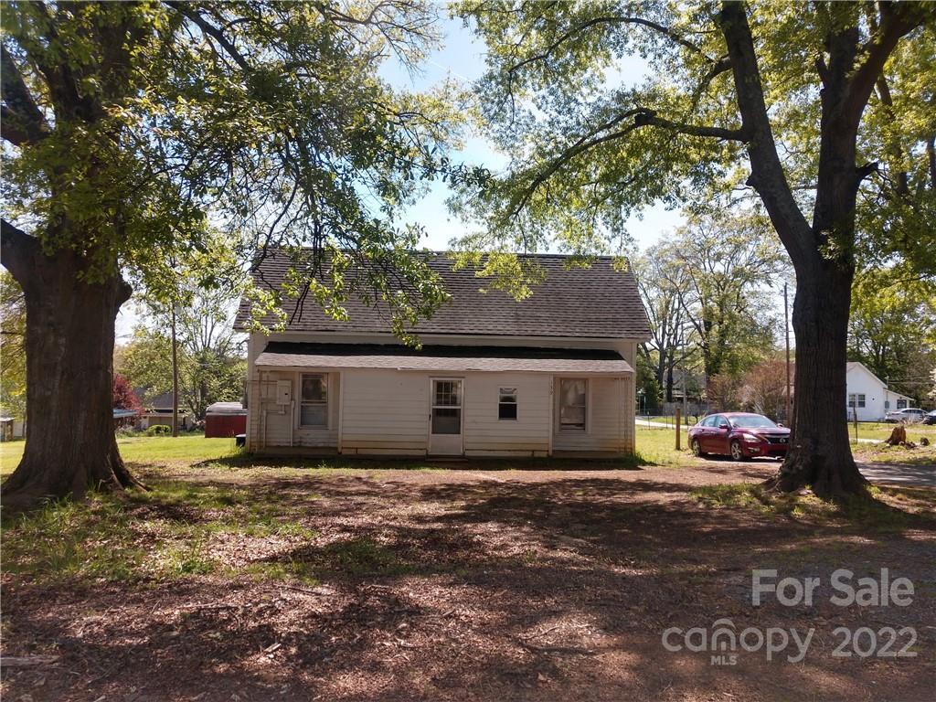 139 West St., Ellenboro, NC 28040