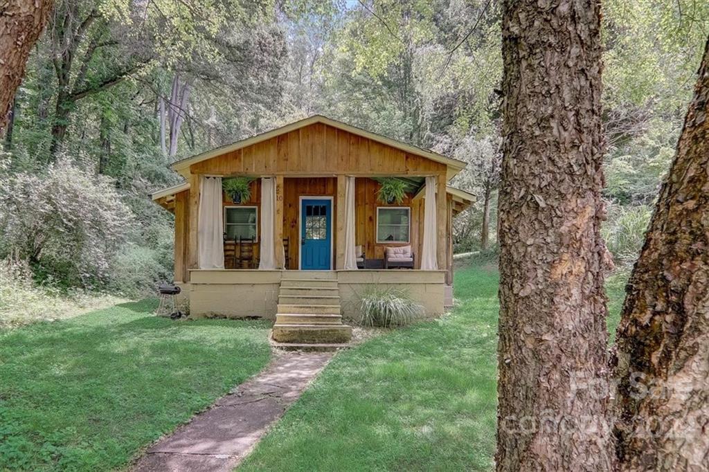 10 Clarendon Ave., Asheville, NC 28804