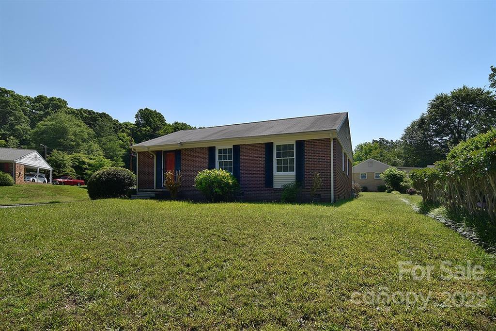 1240 Beaverbrook Dr., Gastonia, NC 28052