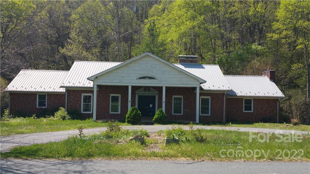 1501 Bear Creek Rd., Bakersville, NC 28705