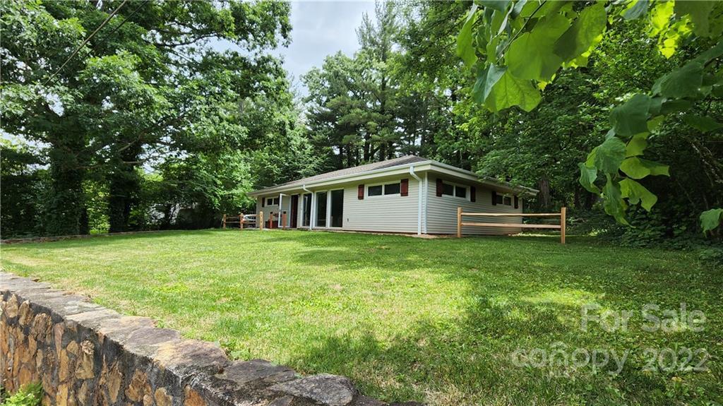 47 Memory Ln., Asheville, NC 28805
