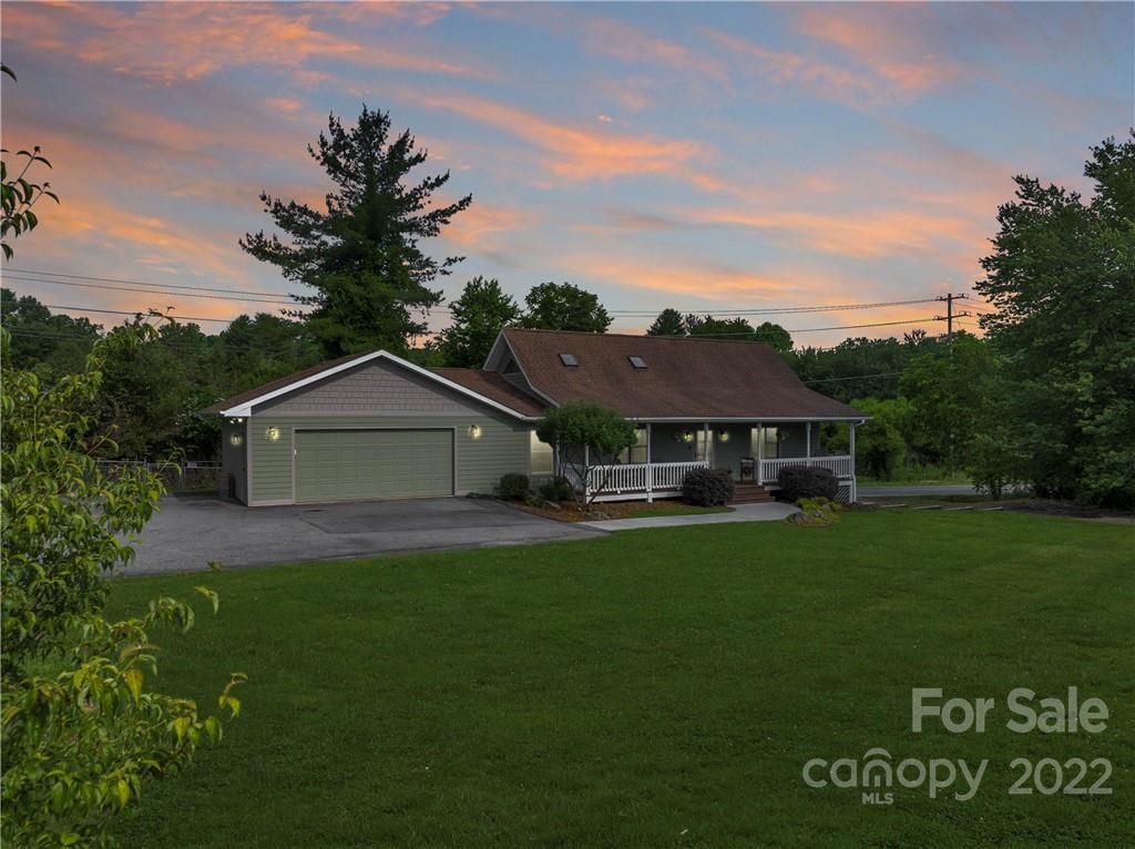 43 Evan Tyler Ln., Horse Shoe, NC 28742