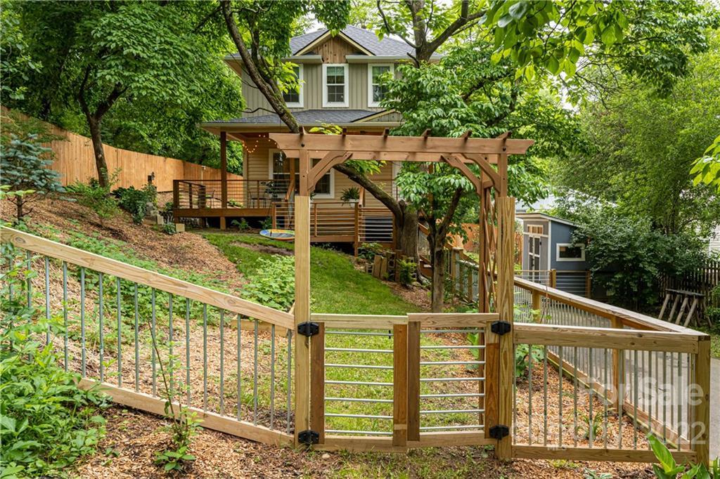 33 New Jersey Ave., Asheville, NC 28806