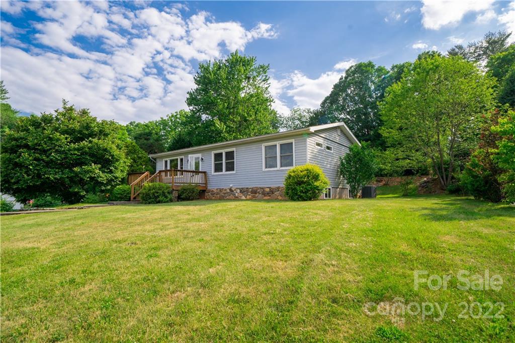 14 American Way, Asheville, NC 28806