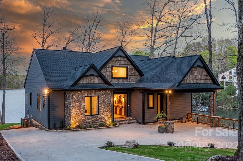 8683 Casa Del Rio Dr., Sherrills Ford, NC 28673