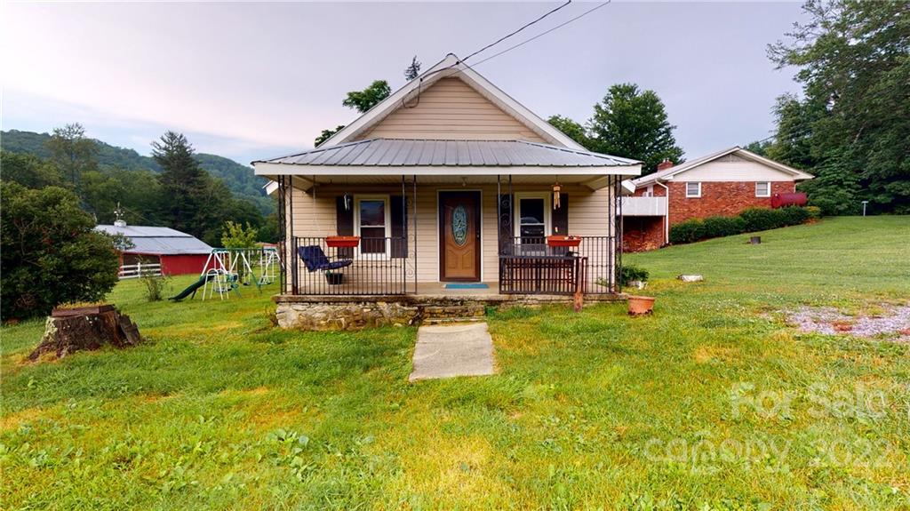 2757 Hyatt Creek Rd., Waynesville, NC 28786