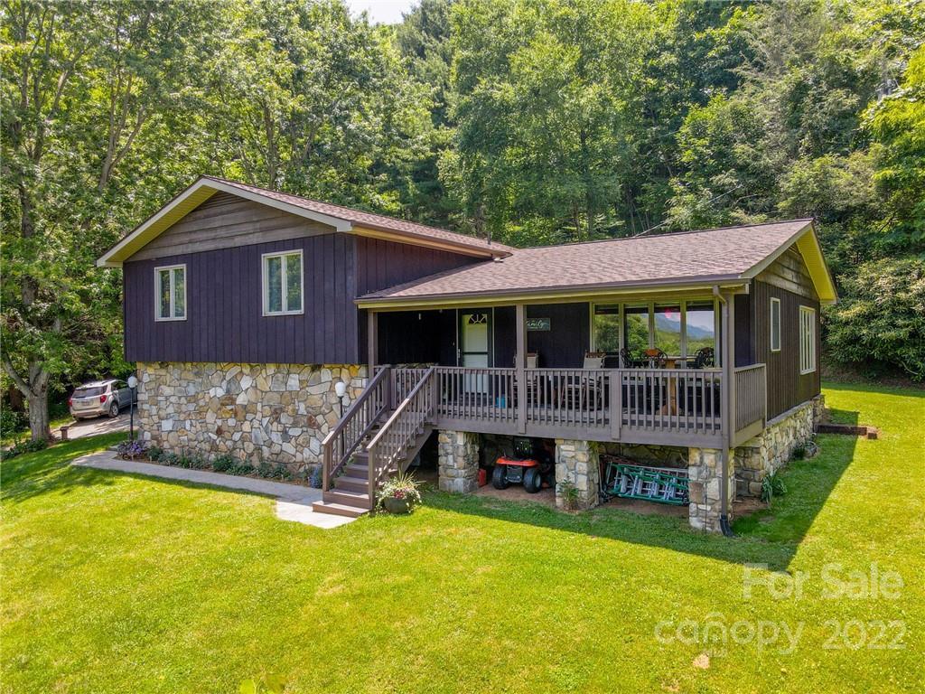 518 Acres View Dr., Waynesville, NC 28738