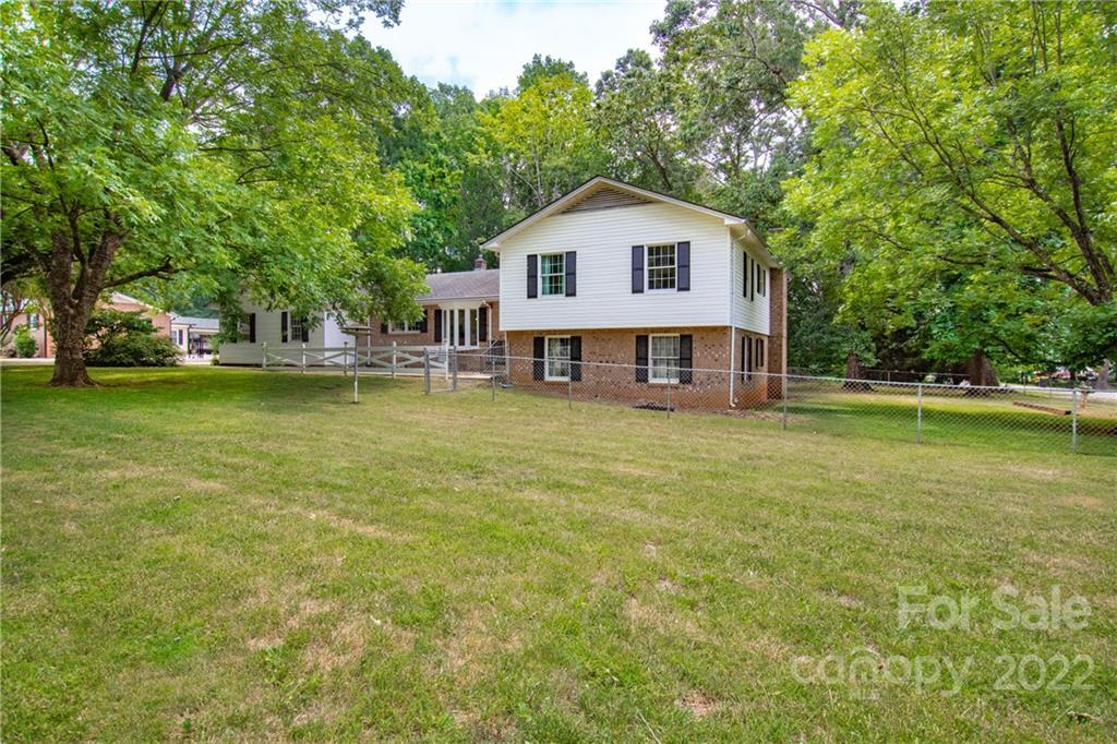 1006 Hickory Grove Ln., China Grove, NC 28023