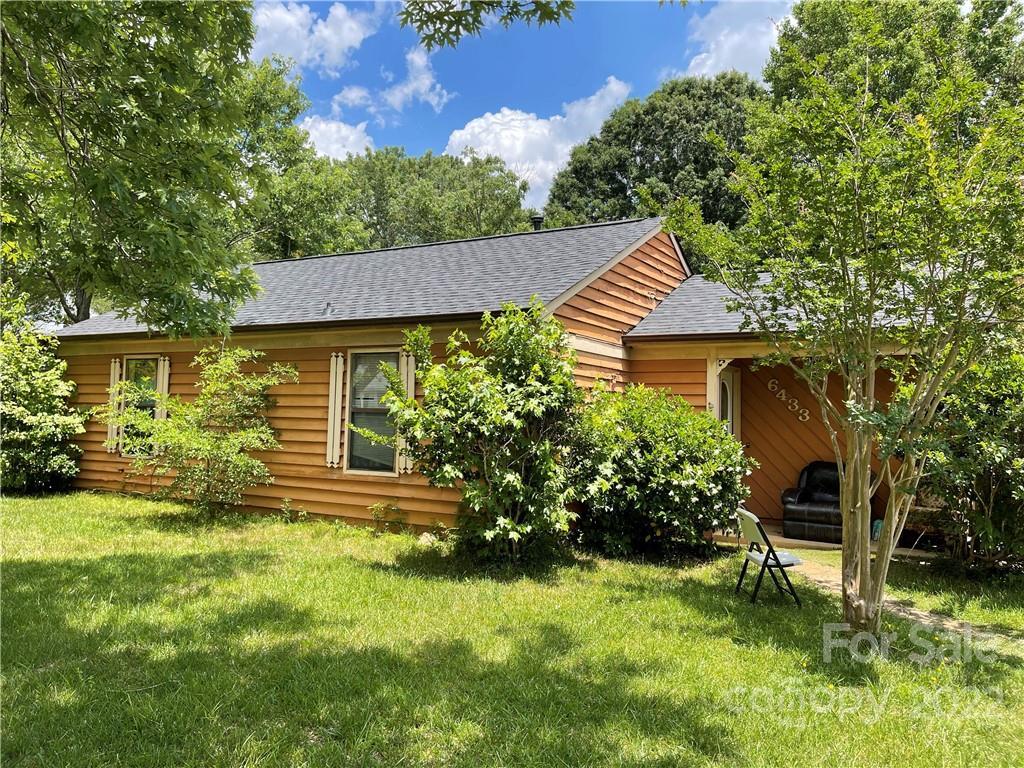 6433 Woodthrush Dr., Charlotte, NC 28227