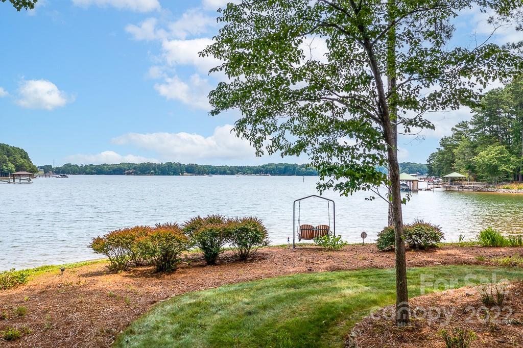 2420 Wellesbourne Ln., Sherrills Ford, NC 28673
