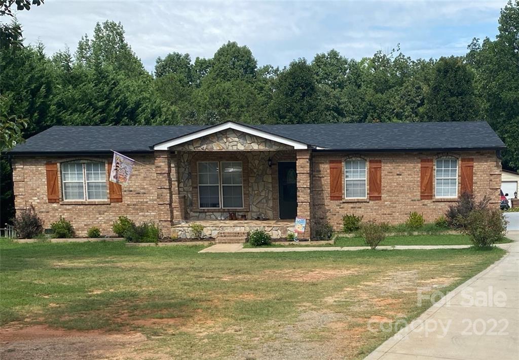 634 Low Bridge Rd., Iron Station, NC 28080