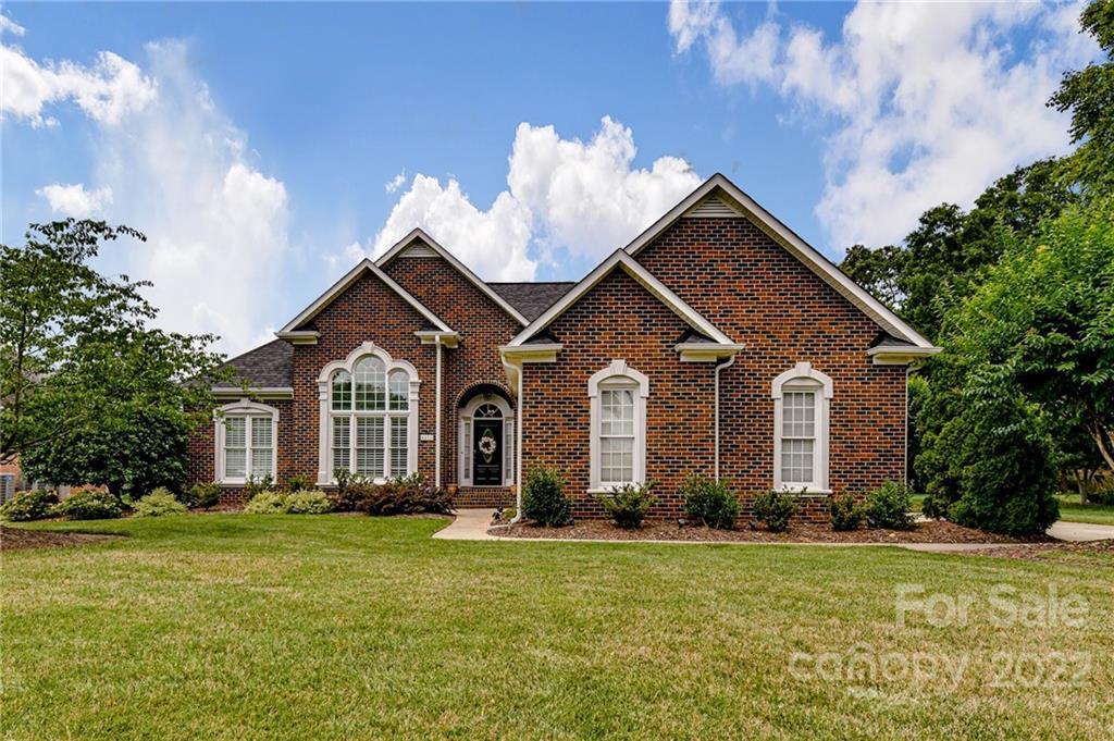 4631 Shannamara Dr., Matthews, NC 28104