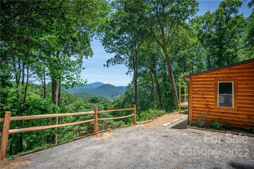 135 Lookout Ln., Waynesville, NC 28785