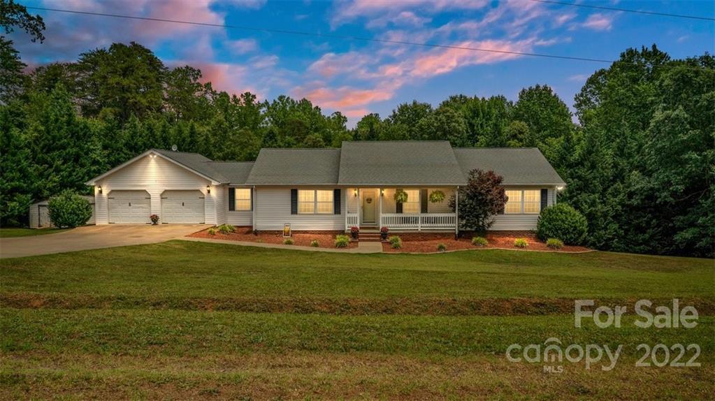 272 Right Prong Rd., Ellenboro, NC 28040