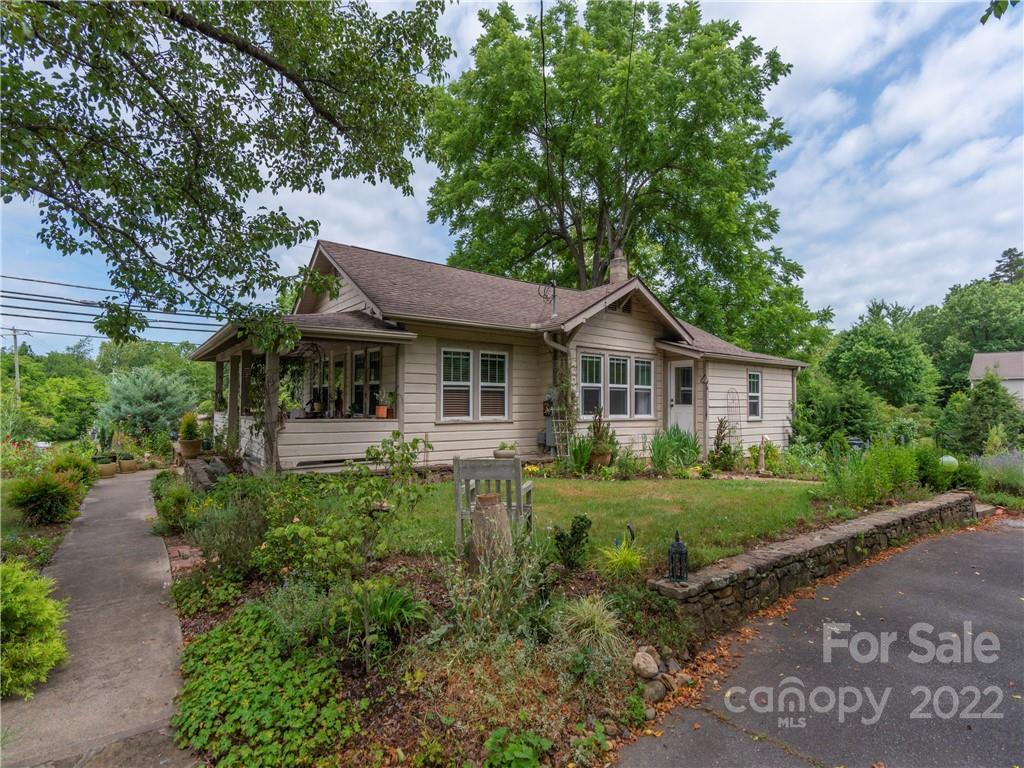 2 Banks Town Rd., Weaverville, NC 28787