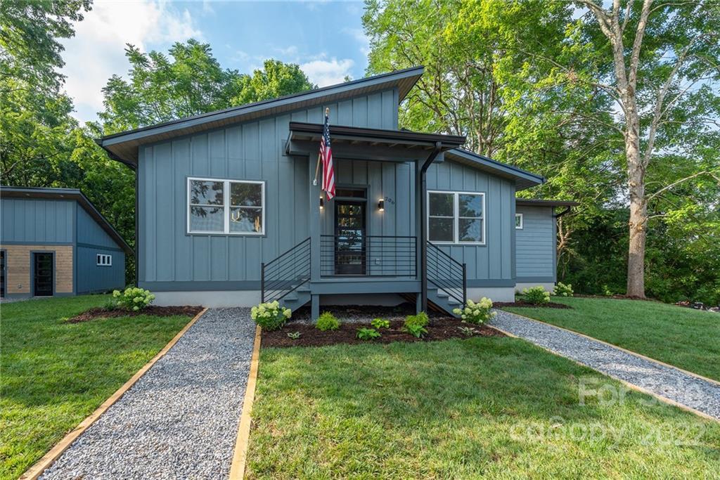 206 Flathouse Dr., Asheville, NC 28804