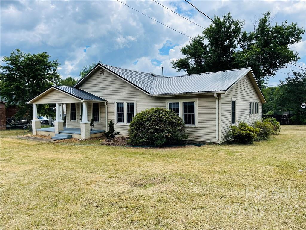 303 Mountain View St., Morganton, NC 28655